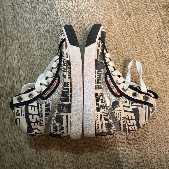 DIESEL KIDS NEWSPAPER PRINT HIGHTOP SNEAKERS SIZE 12.5 - Picture 3 of 10